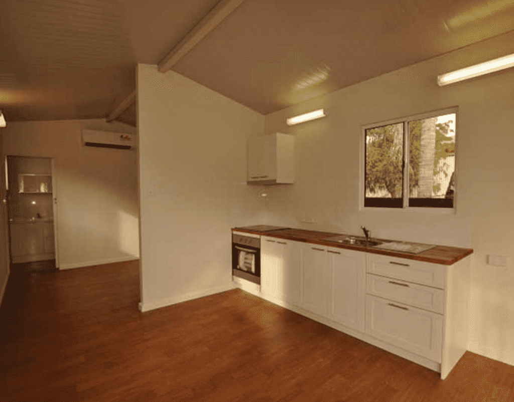 KLW-750 Cabin With Bathroom & Kitchen (320sqft)