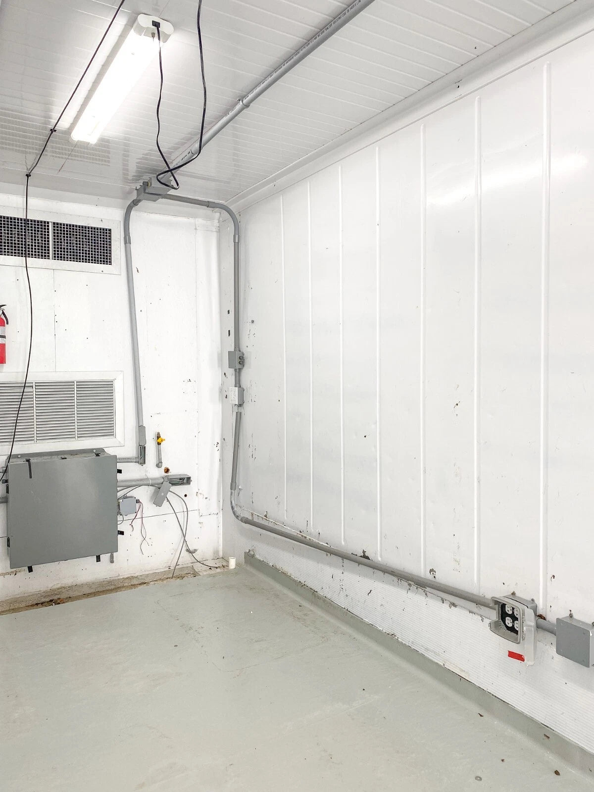 40 Foot High Cube Insulated Shipping Container with 5 Ton Bard HVAC